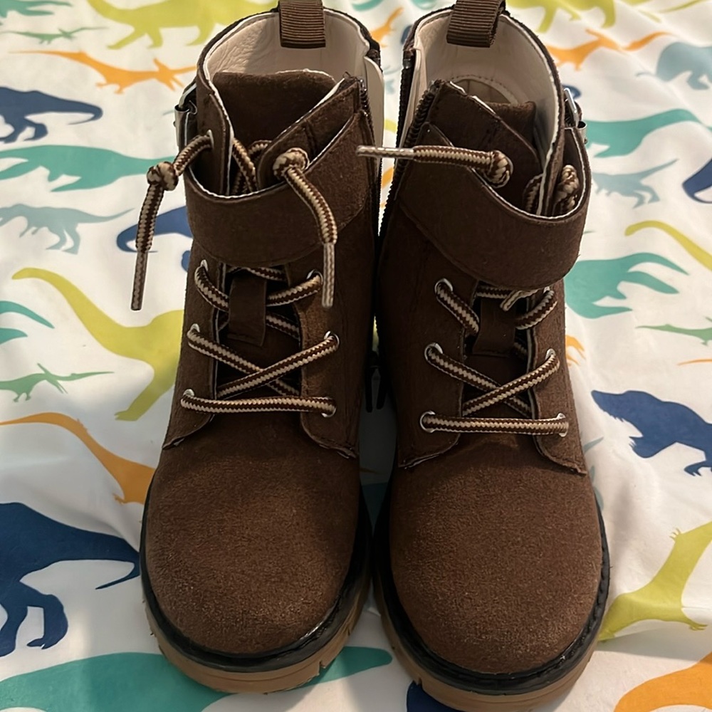 Boys boots size 11